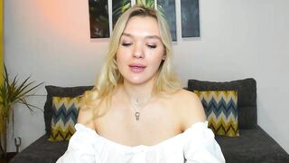 RebeccaMason blonde cam video