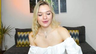 RebeccaMason blonde cam video