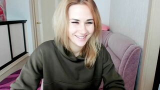 KristiM00n_ cam video 101021