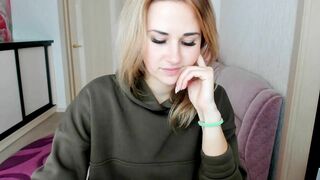 KristiM00n_ cam video 101021