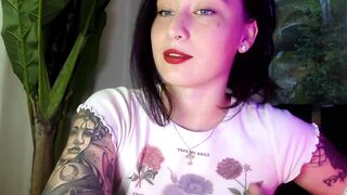 BillieFox_ tip a girl and you will see how horny she is