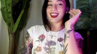 BillieFox_ tip a girl and you will see how horny she is