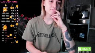 Cutestdemon1 give her 5 stars guys she is really horny cam model