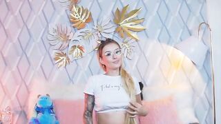 Stunning tattooed blonde SarahRosen shows perfect ass on video