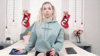 ArielRay  cam video recorded live - my fav stunning camgirl performing online - from camfuck12 for jizzo