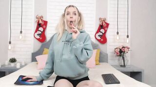 ArielRay  cam video recorded live - my fav stunning camgirl performing online - from camfuck12 for jizzo