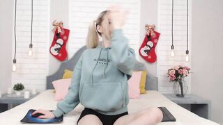 ArielRay  cam video recorded live - my fav stunning camgirl performing online - from camfuck12 for jizzo