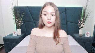 LunaLuu guys rate this webcam video and post a comment to a girl - 150622