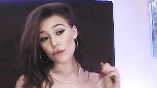 EmmyFord rate her webcam video and comment her body guys 1