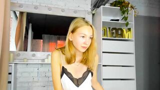 blondylilu 2022-11-02 1434 webcam video