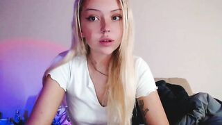 Sk8Gurl420 2022-12-09 1342 - recorded webcam video