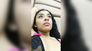 TharaHadid webcam video 19122022 1636