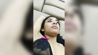 TharaHadid webcam video 19122022 1636