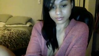 baristachicka28 2022-12-31 1307 cam girl masturbates during live stream