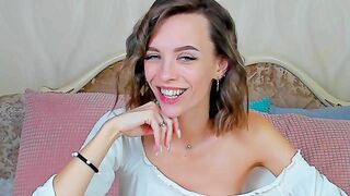 LissaNeal big tits wet pussy and cute face camgirl