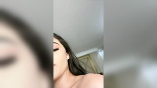 EvaMuskin busty and booty camgirl hot as hell