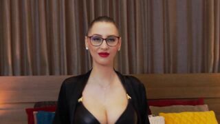 Anya naughty spicy playful and always wet cam girl
