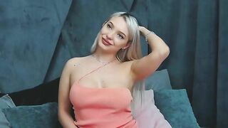 MiraKent busty and booty cam stunner webcam video