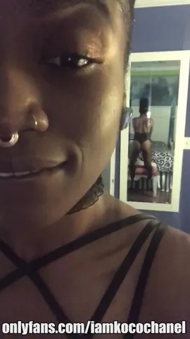 Mixed OF Model Shakes Tushy