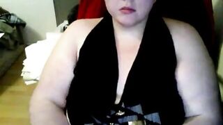 Short-Haired BBW Cutie Pleasures Herself on Webcam