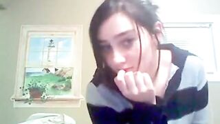 18yo Amateur Slut Plays on Webcam